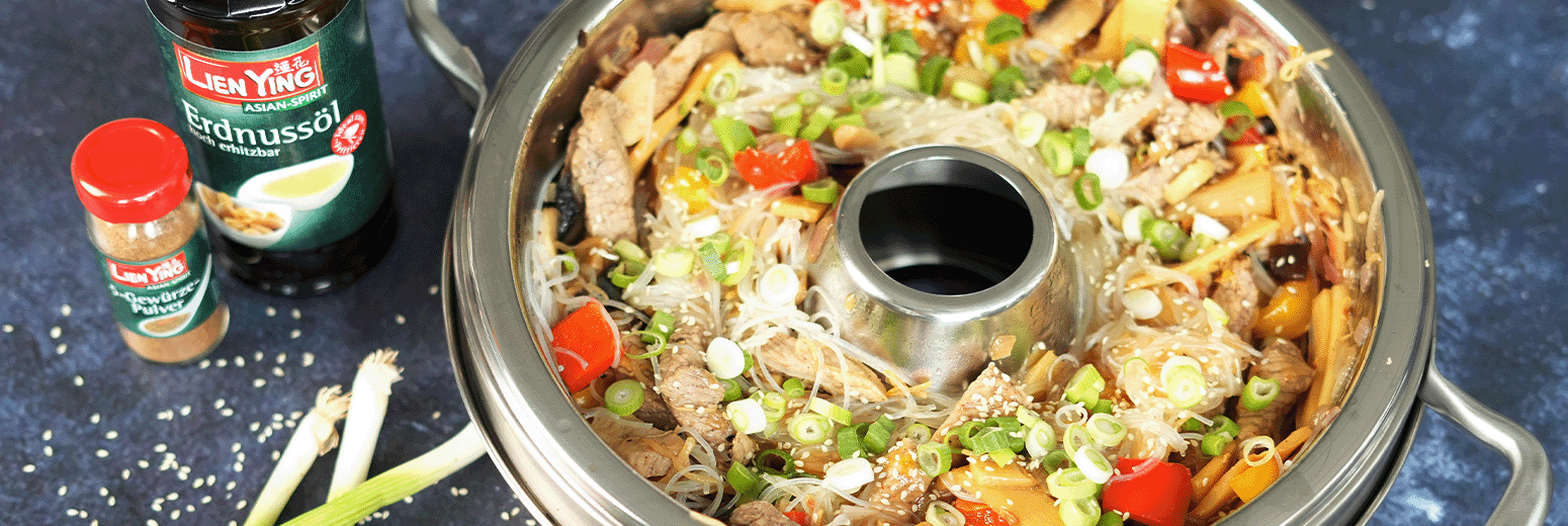 Gesunde Asia Pfanne mit Schweinefilet, Gemüse & Nudeln Gesunde Asia Pfanne mit Schweinefilet, Gemüse & Nudeln