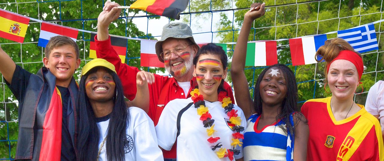 Fußballfans unterstützen ihre Teams